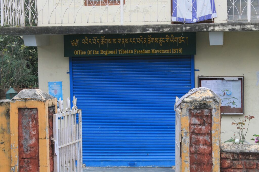 Echoes of Migration and Language Contact in Bir - example of a signboard in Tibetan and English